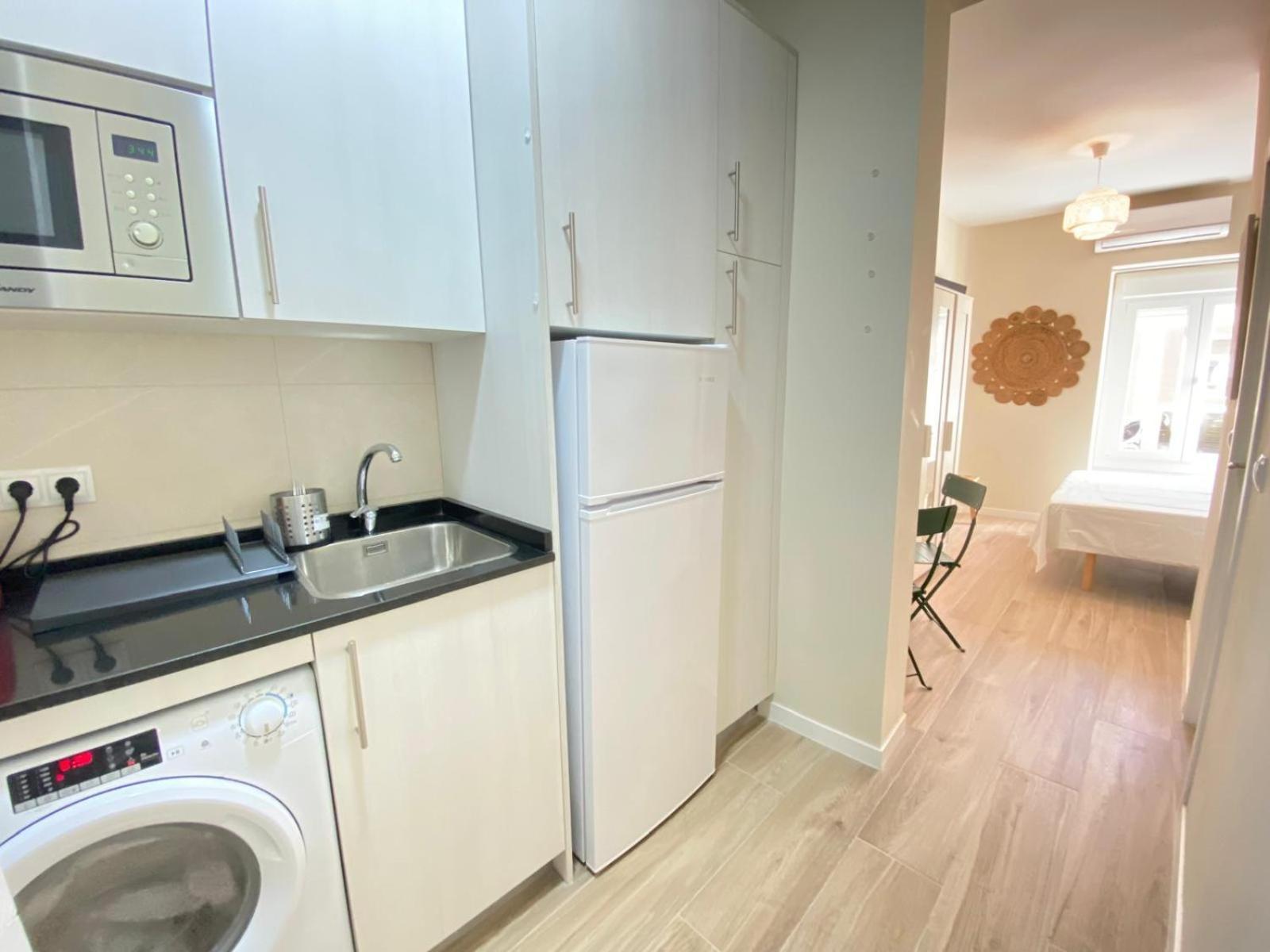 Estudios Gran Via Apartament Madryt