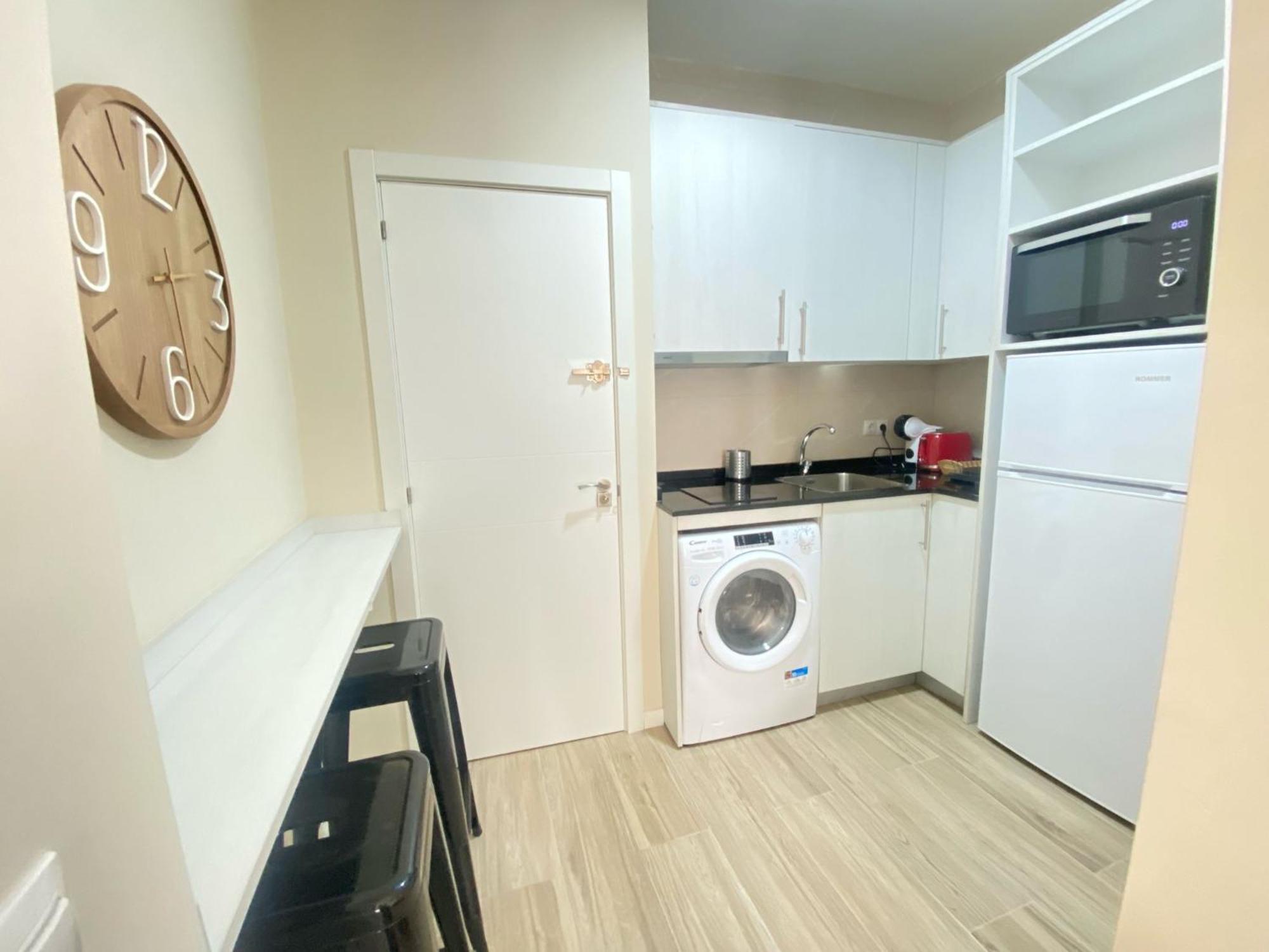 Estudios Gran Via Apartament Madryt