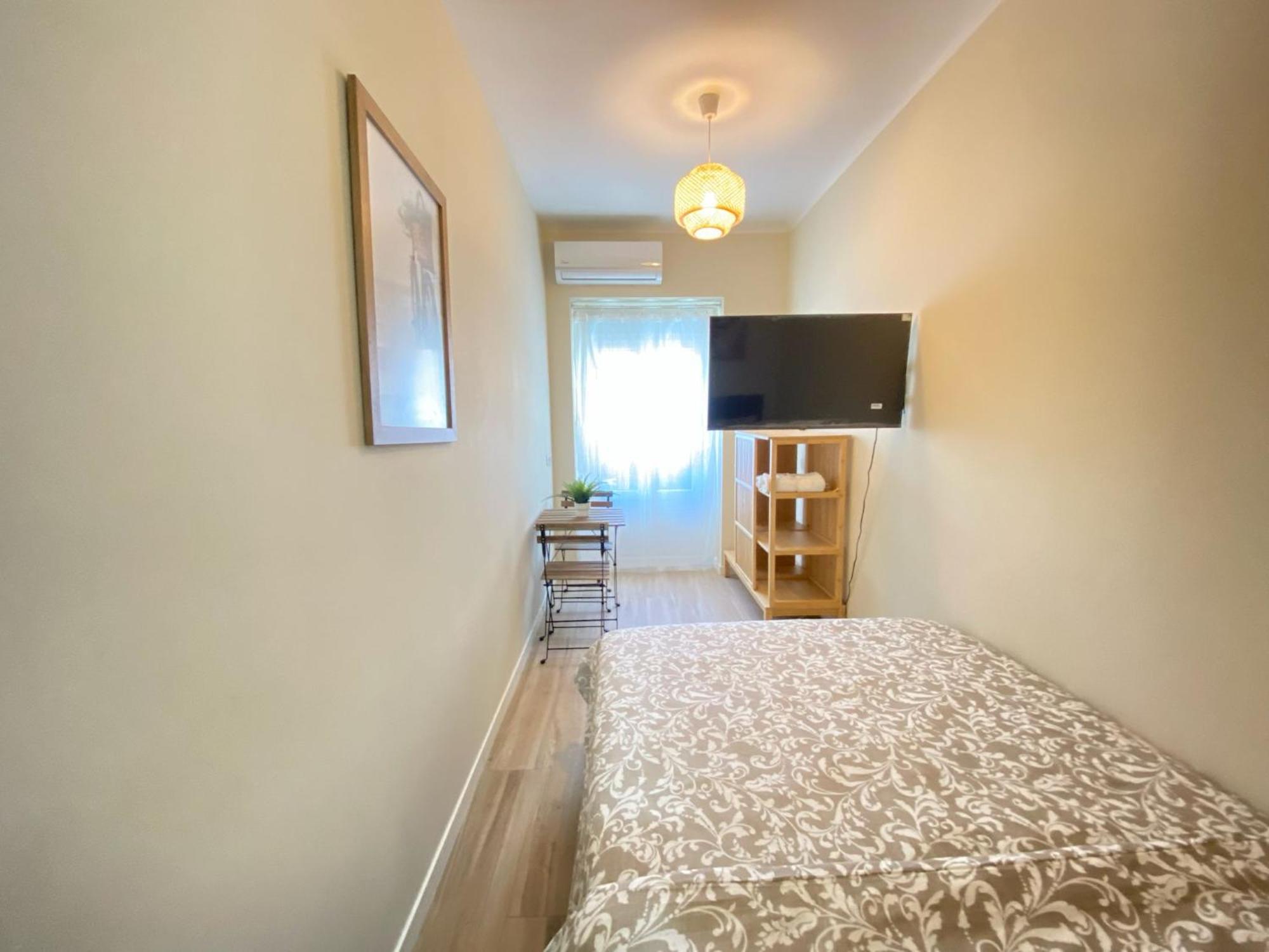 Estudios Gran Via Apartament Madryt