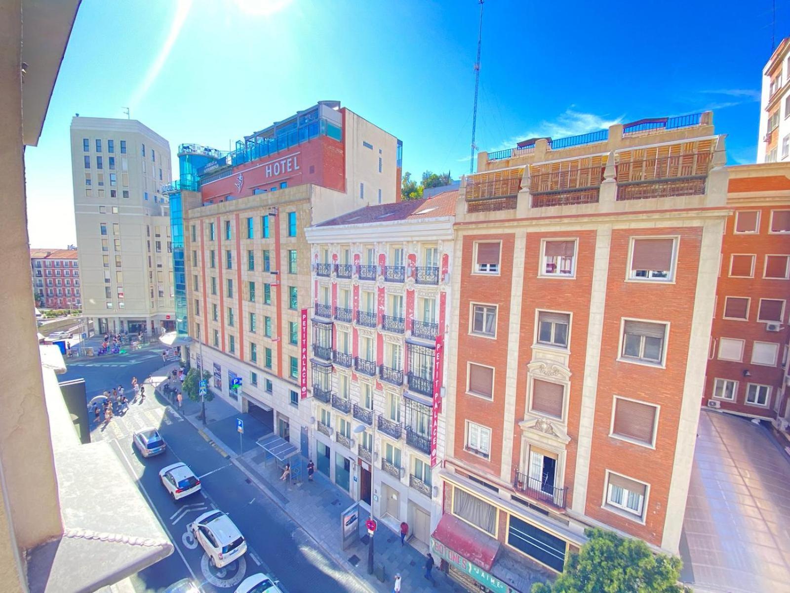 Estudios Gran Via Apartament *